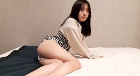 【无码】和害羞可爱的年轻妻子重逢。和她平时充满活力的样子形成鲜明对比的色情眼神和腰部动作，简直是反差萌，真是太棒了。 FC2-PPV-4732148